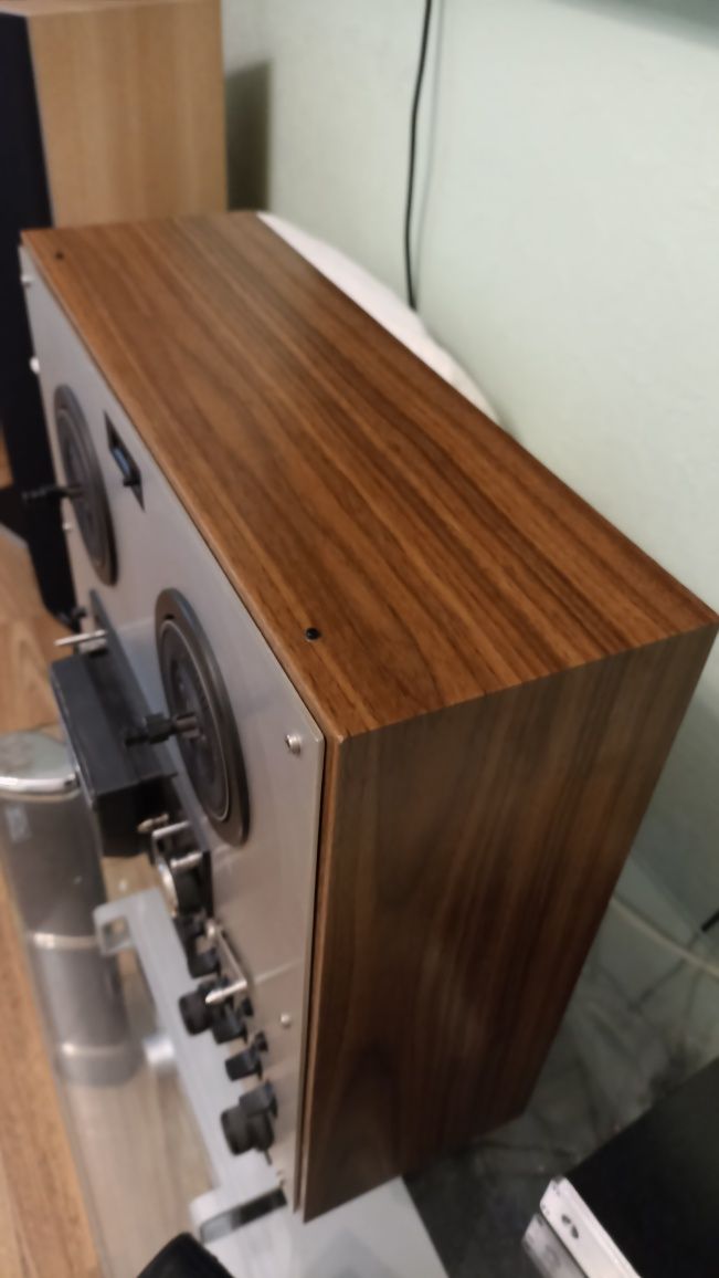 Продам катушечный магнитофон AKAI 230D в идеальном состоянии