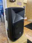 Para venda 2 colunas mackie amplificadas e grave 15 power works