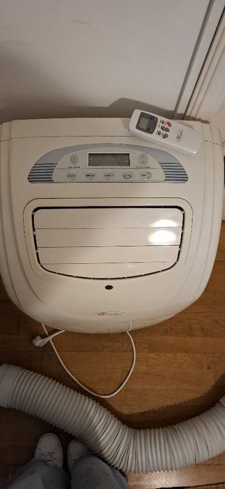 Ar condicionado c/ comando.Muito pouco uso