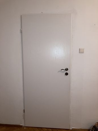 Trzy komplety drzwi białych DRE