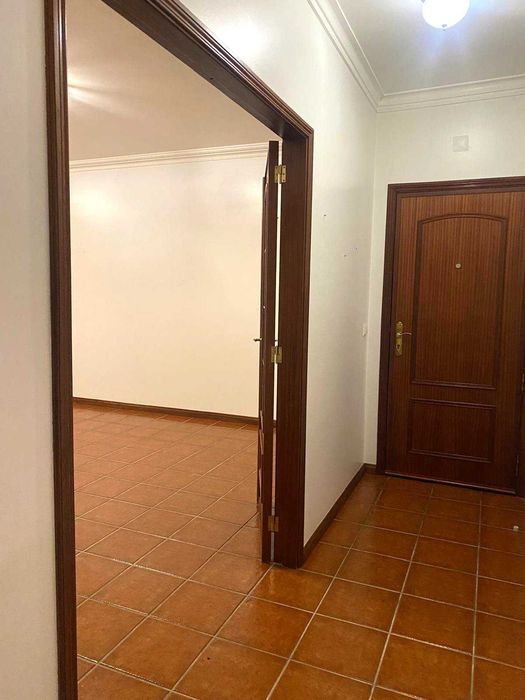 Arrenda-se Apartamento T1 no Vale das Flores, Coimbra