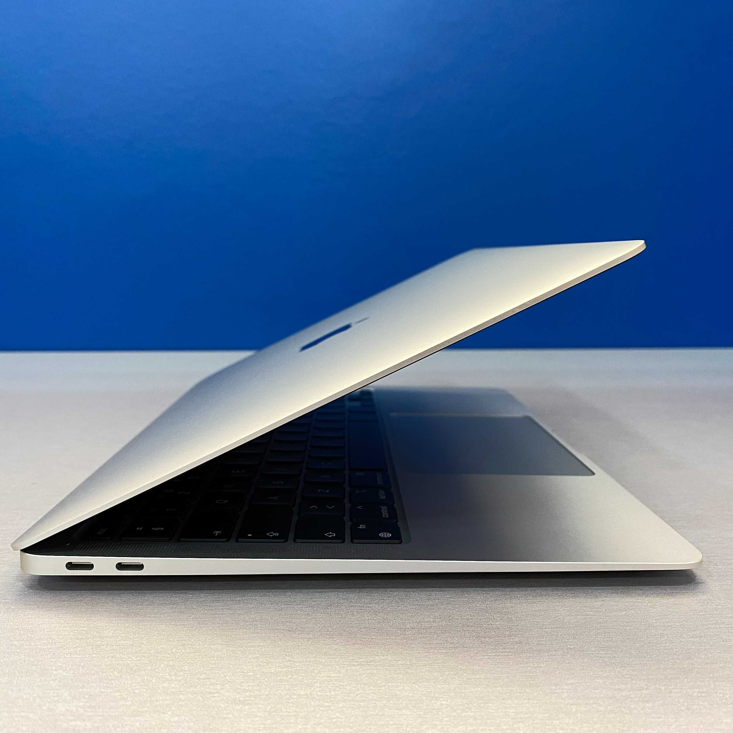 Apple MacBook Air 13" (2020) - M1 8-Cores/8GB/256GB SSD