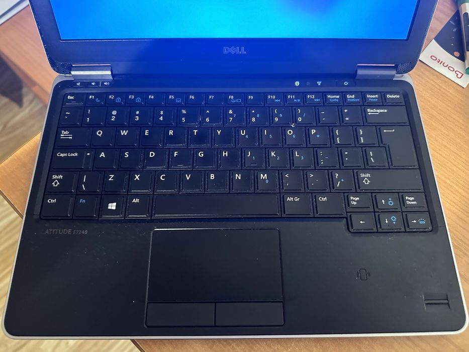 Dell Latitude E7240 intel i7 RAM 8 GB SSD Samsung  500GB windows 10