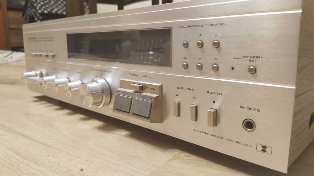 Amplituner Realistic STA-2250