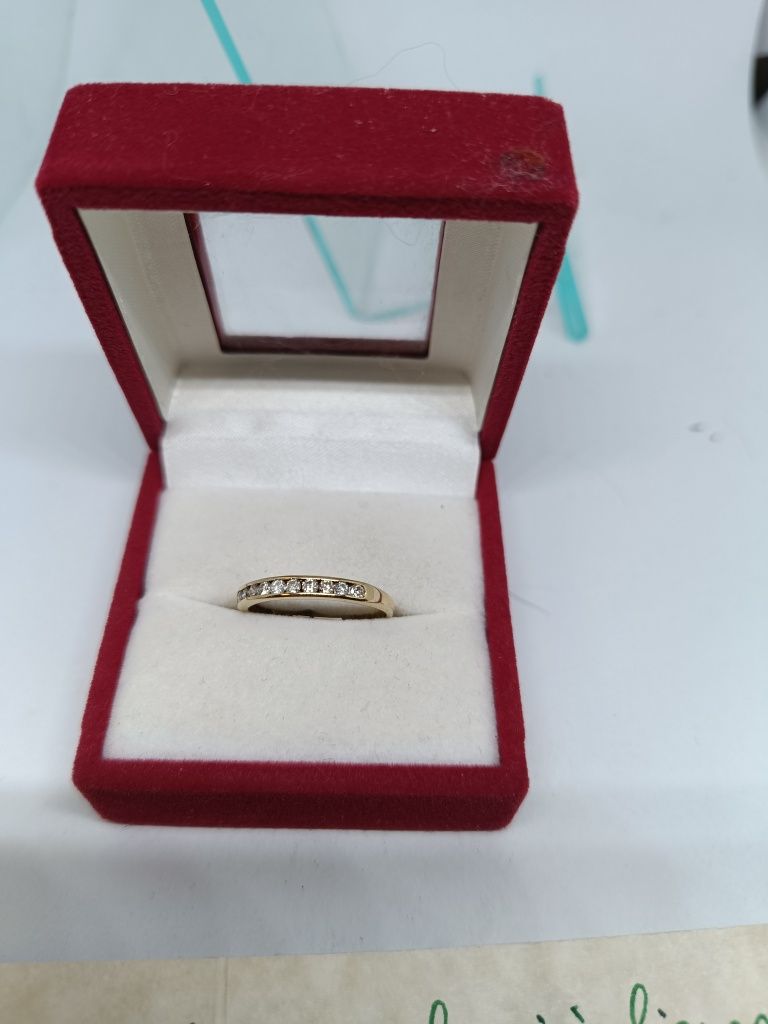 Złoty pierścionek z brylantami złoto 375 rozmiar 14