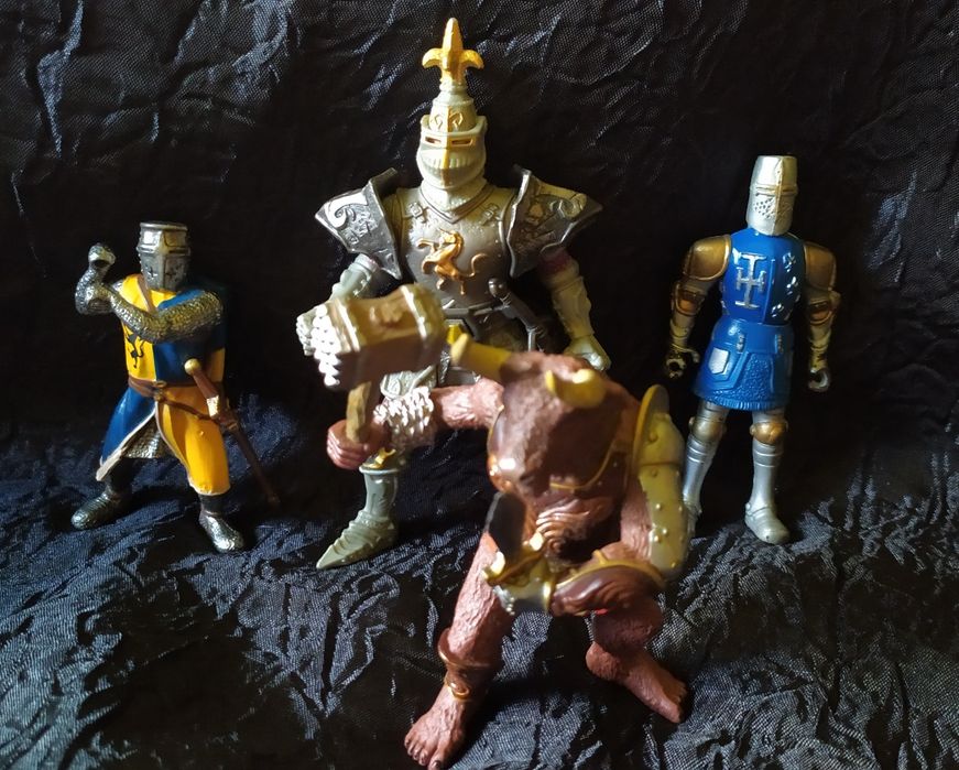 Lote figuras cavaleiros medievais