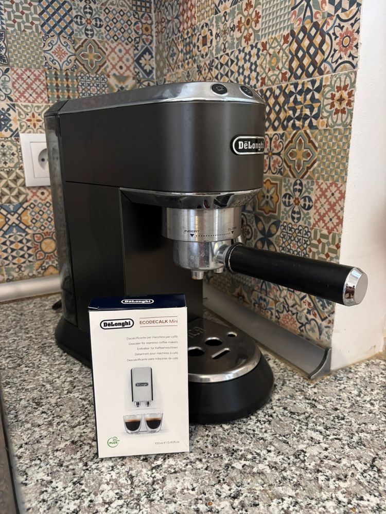 Máquina de Café DELONGHI Dedica Style