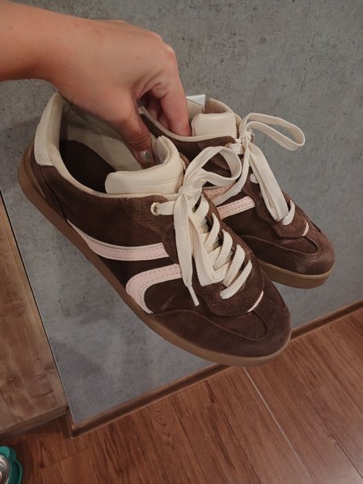 Жіночи кросівки,кеди Stradivarius