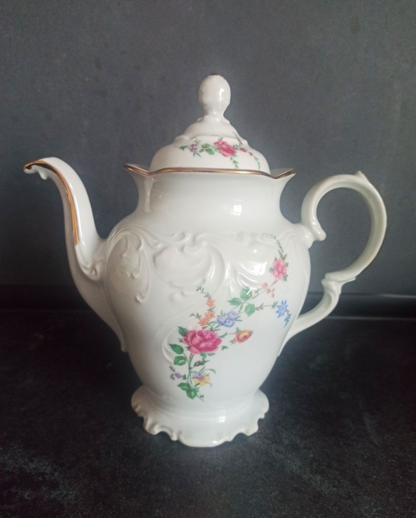 Porcelana Wałbrzych do kawy lub herbaty Wawel fason Fryderyka PRL