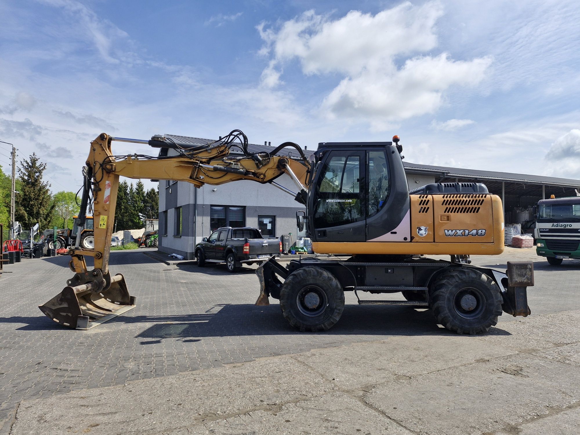 Case wx 148 jcb js 145, 130, liebherr 316,900