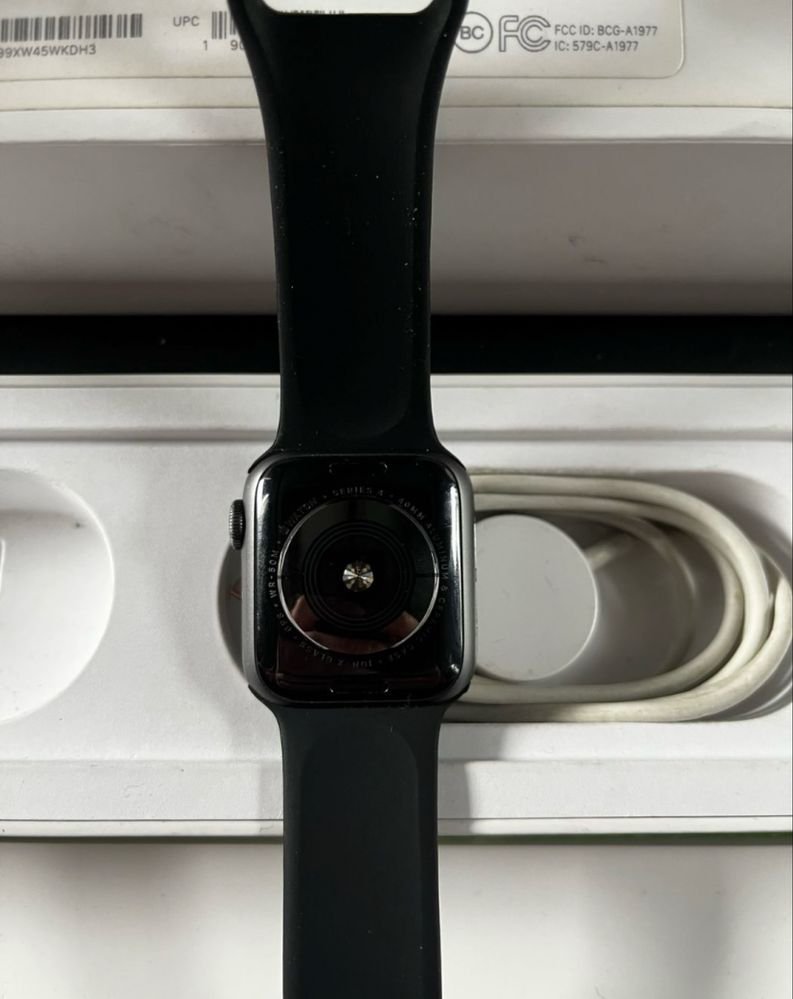 Apple Watch 4 - 40mm как новые