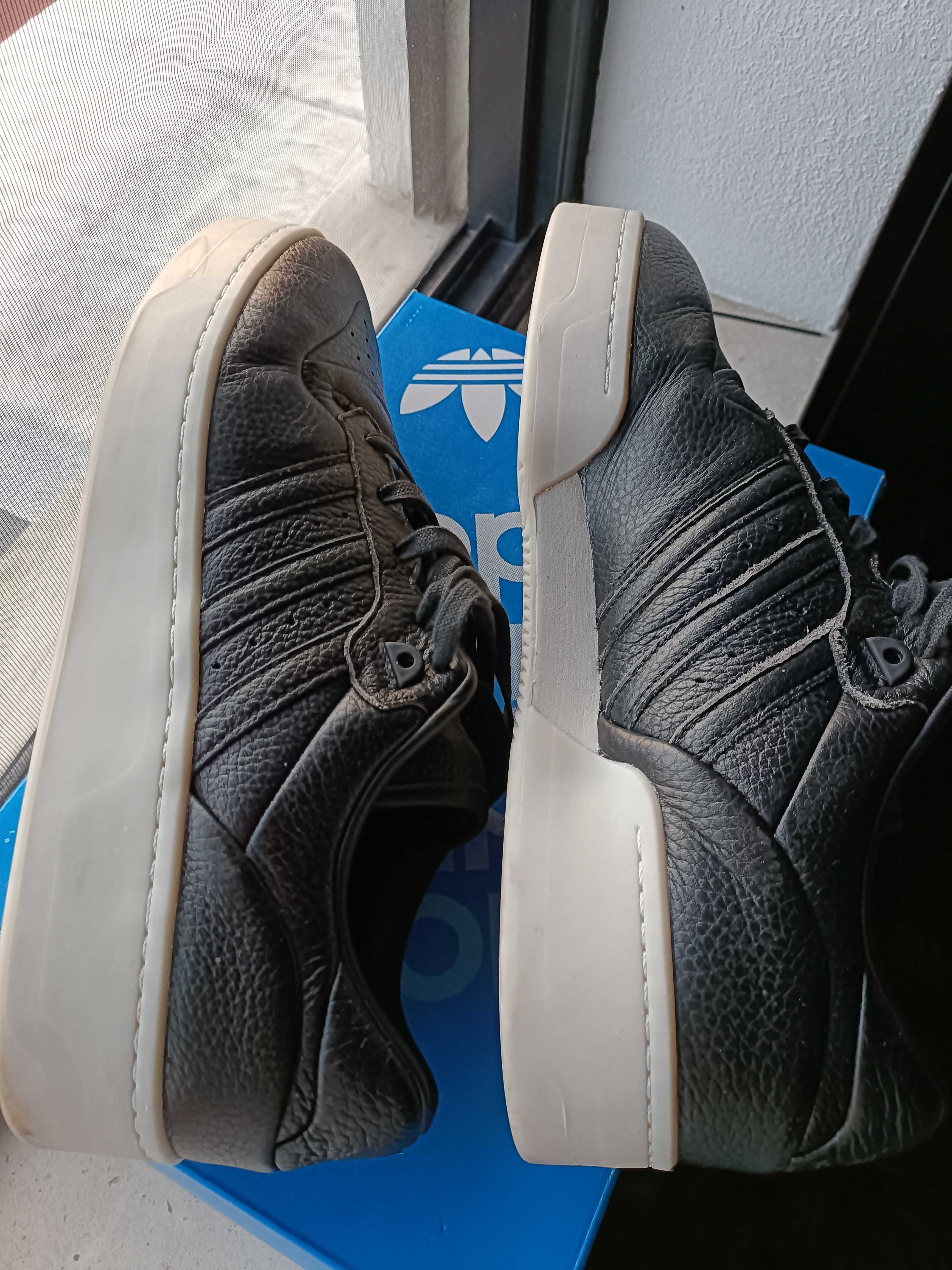 Sapatos Adidas tamanho 49 1/3