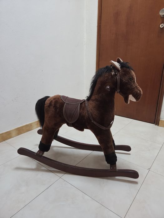 Cavalo de baloiço madeira