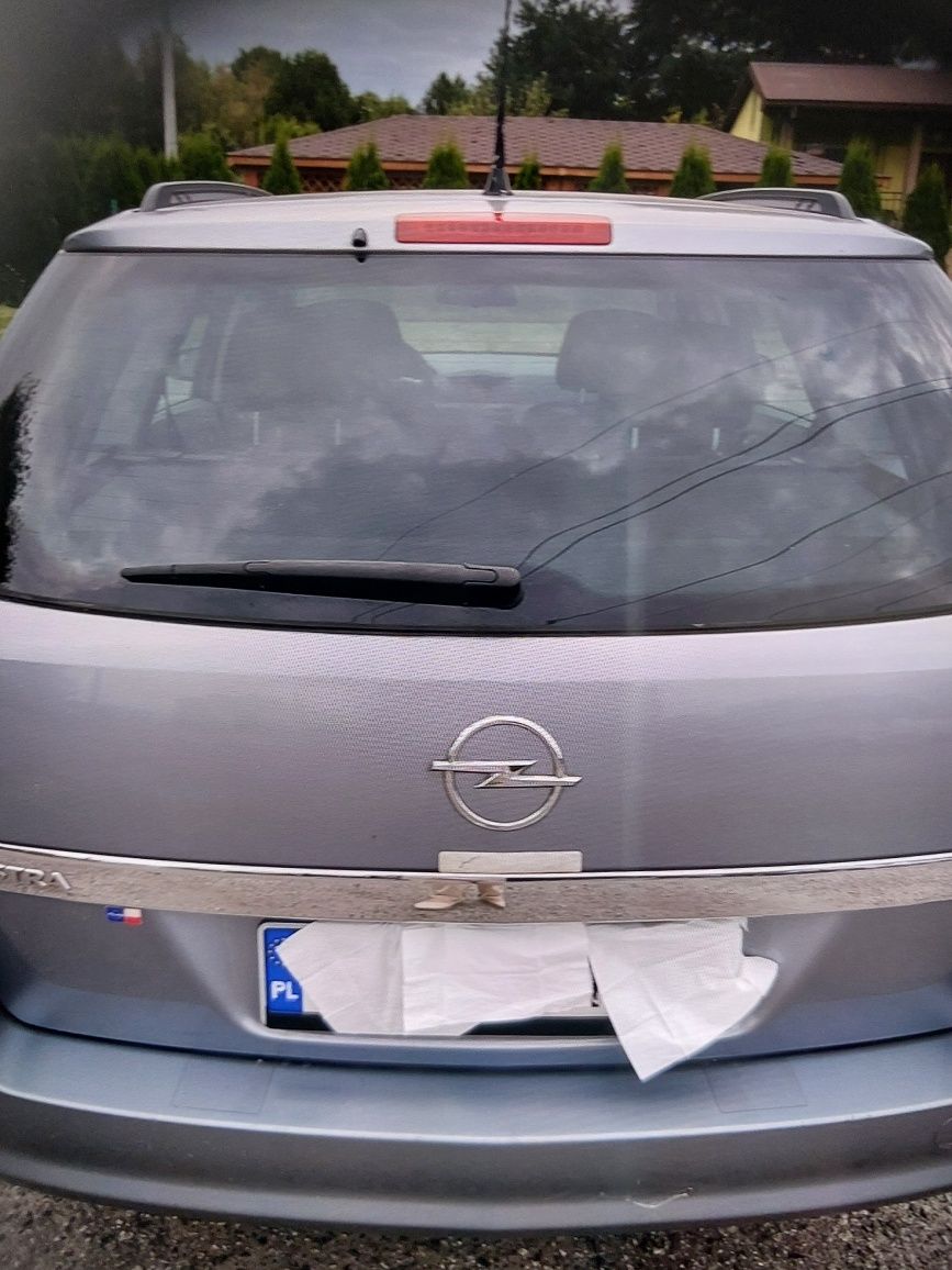 Sprzedam samochód osobowy marki Opel Astra H Combii