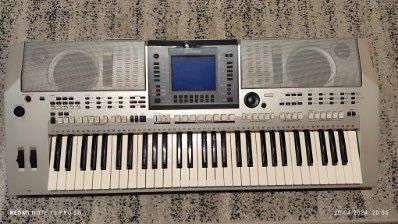 Yamaha PSR S700 super keyboard