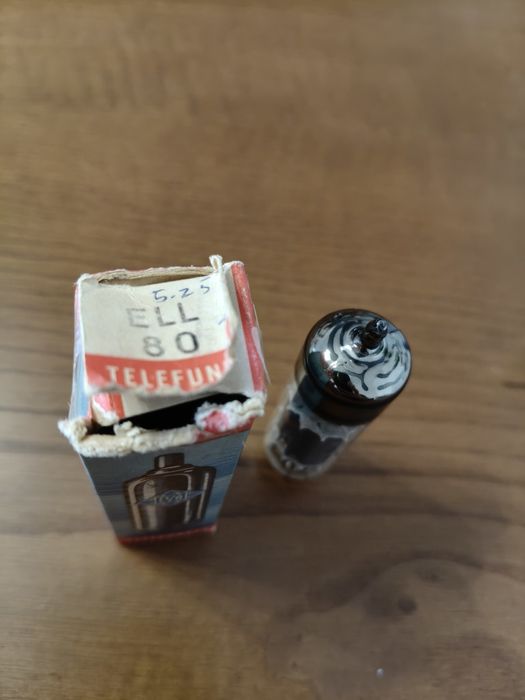 Válvula ELL 80 rádio antigo
