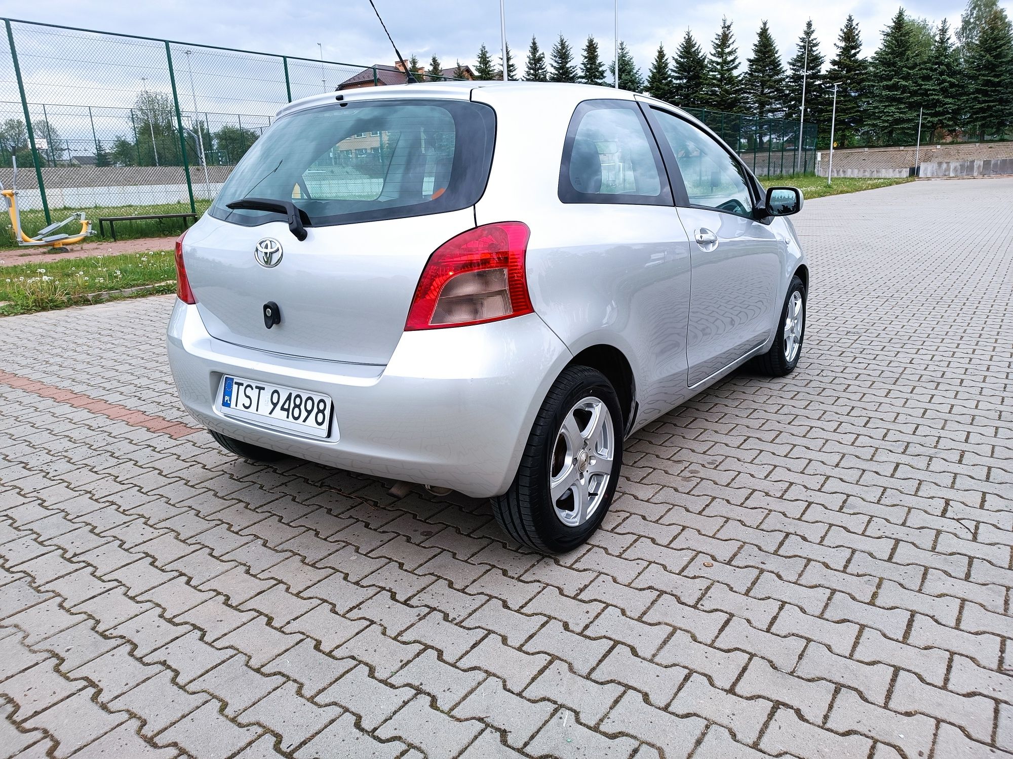 Toyota Yaris 2007 rok 1.3 Benzyna