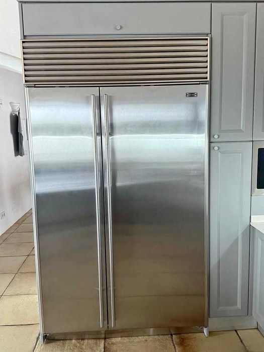 Frigorífico com congelador extragrande para venda. Marca Subzero.