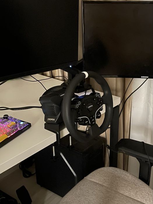 Ігрове кермо та база MOZA R3