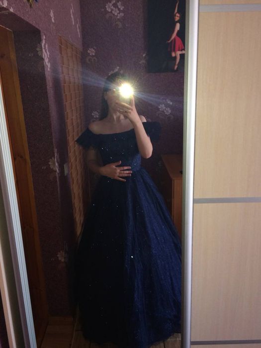Випускна синя сукня