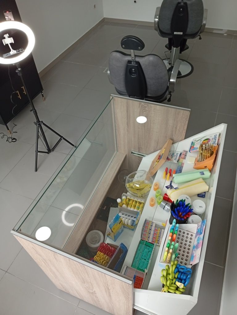 Balcão expositor como novo pouco tempo de uso