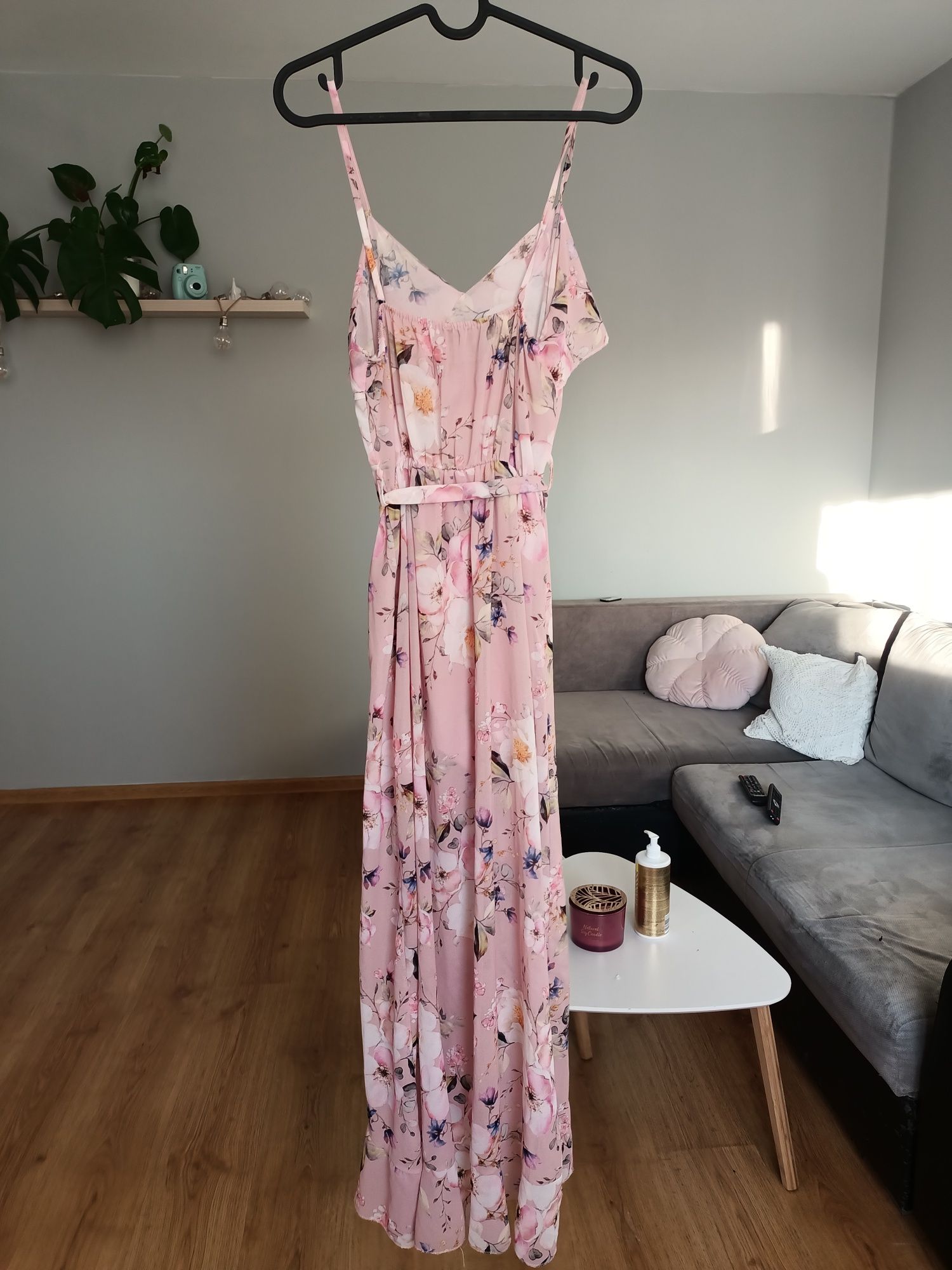 Sukienka w kwiaty kwiatki różowa pudrowa maxi na lato zwiewna długa