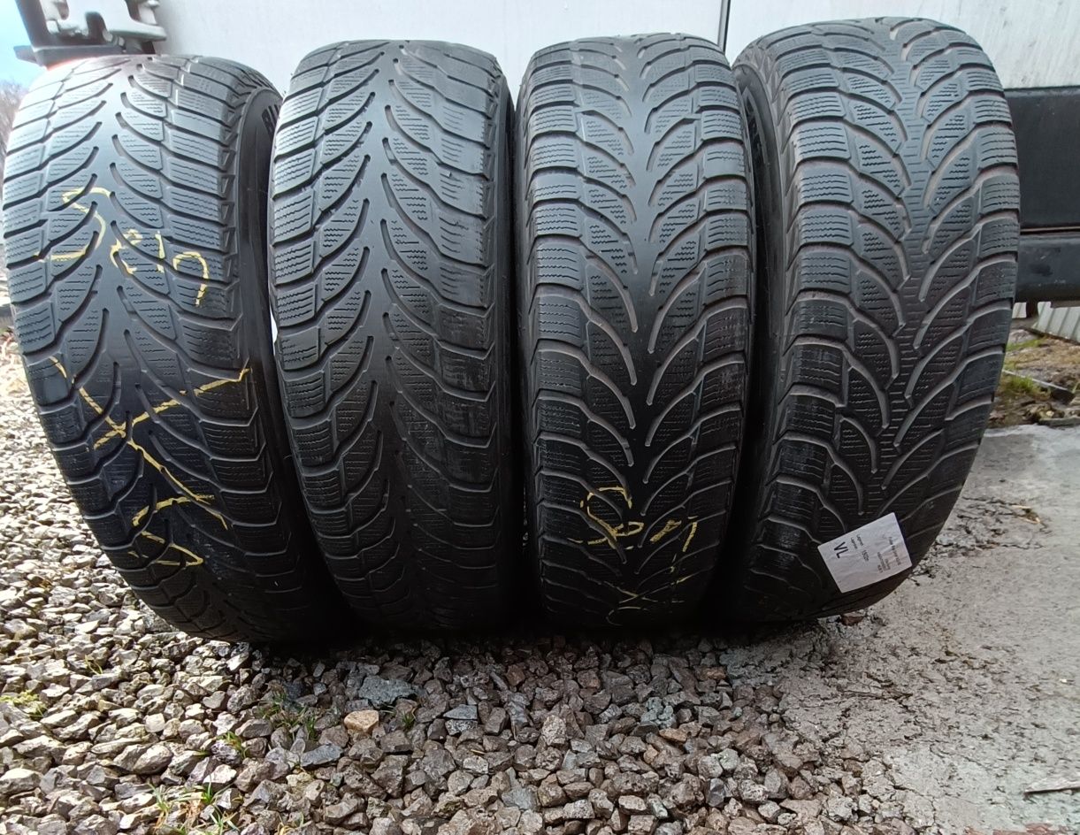 4x 205/60R16 Bridgestone Blizzak LM-32