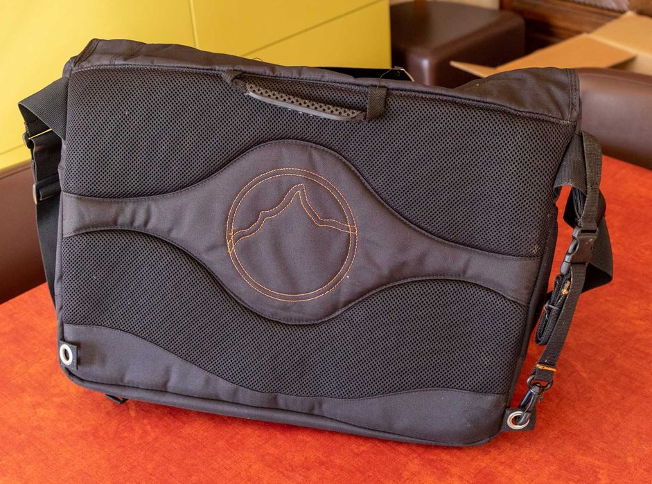 Sacos Lowepro transporte computador 13/14" e 16/17" - NOVOS