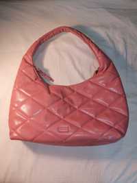 Рожева стьобана сумка