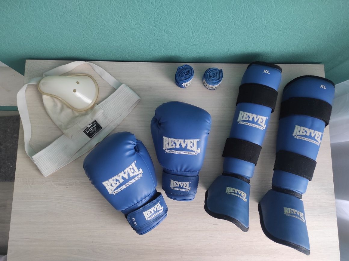 Перчатки для единоборств , щитки , защита для ног MMA