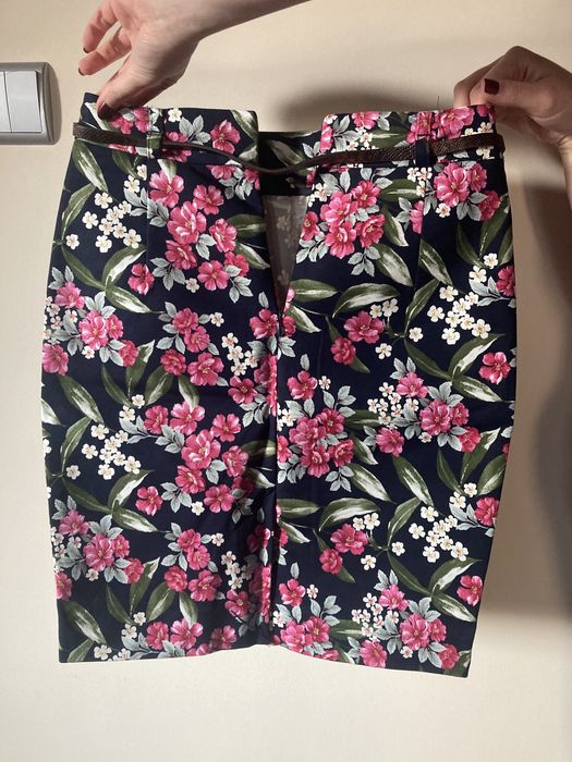 Spodniczka z paskiem