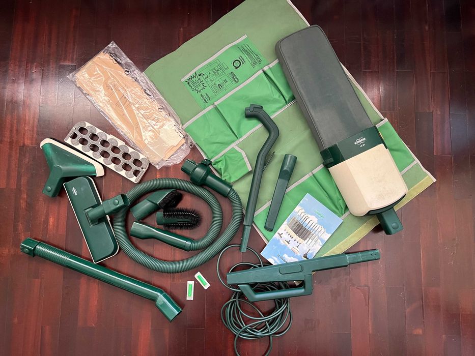 Aspirador Vorwerk Kobold com acessórios a funcionar perfeitamente