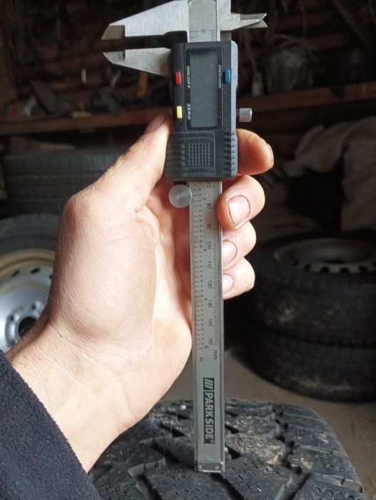 Колеса без тріщин и гуль.Диски рівненьки по нашими дрогам не їздили .