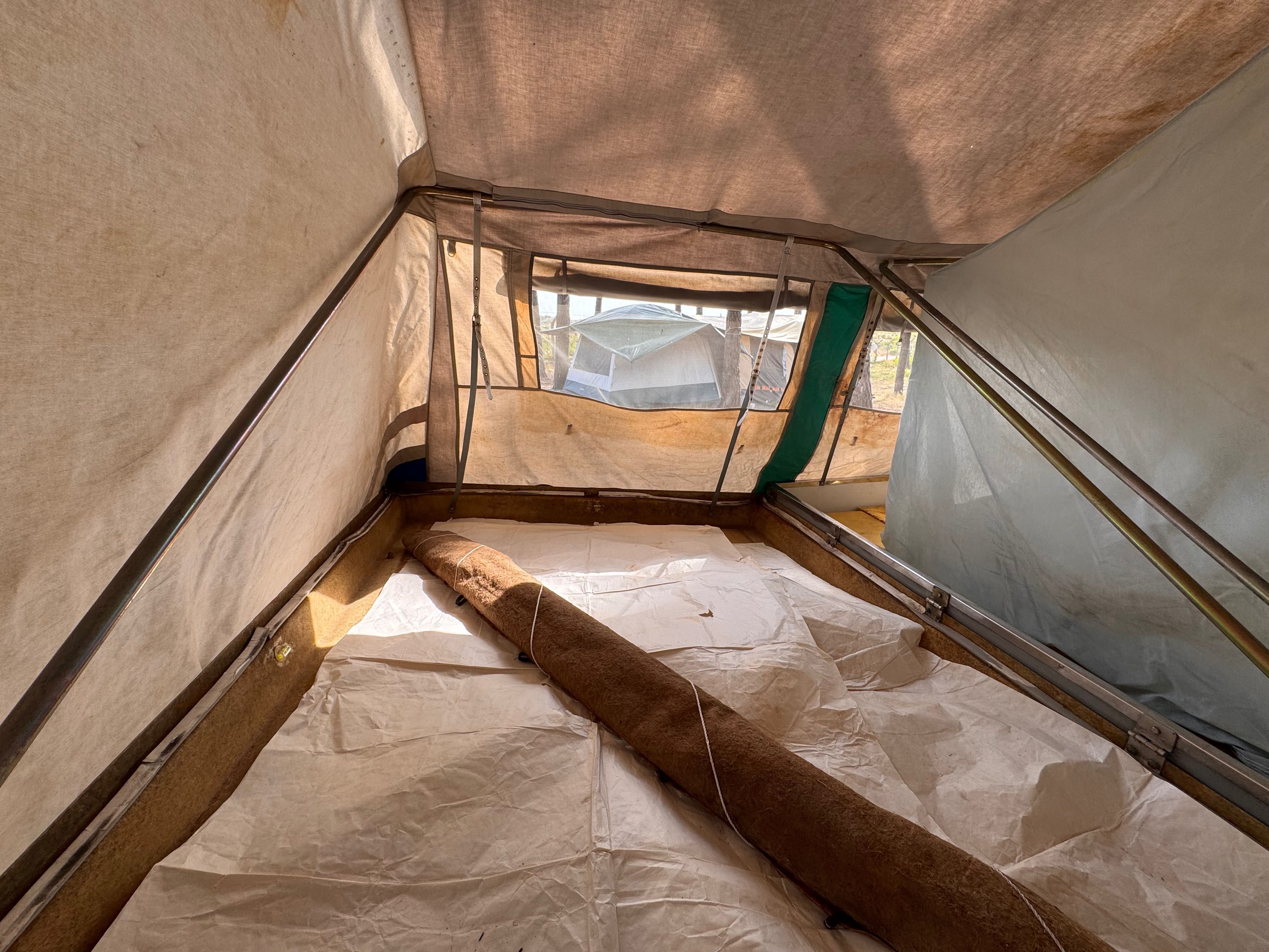 Auto tenda com 2 quartos