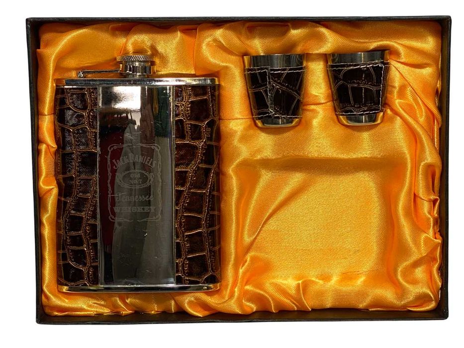 Wyjątkowy zestaw Jack Daniel's Piersiówka + 2 kieliszki