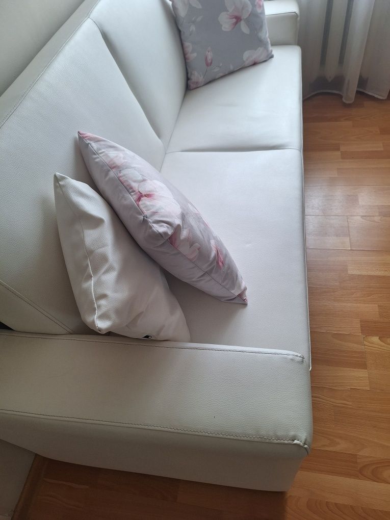 Biała sofa kanapa ekoskóra ładna