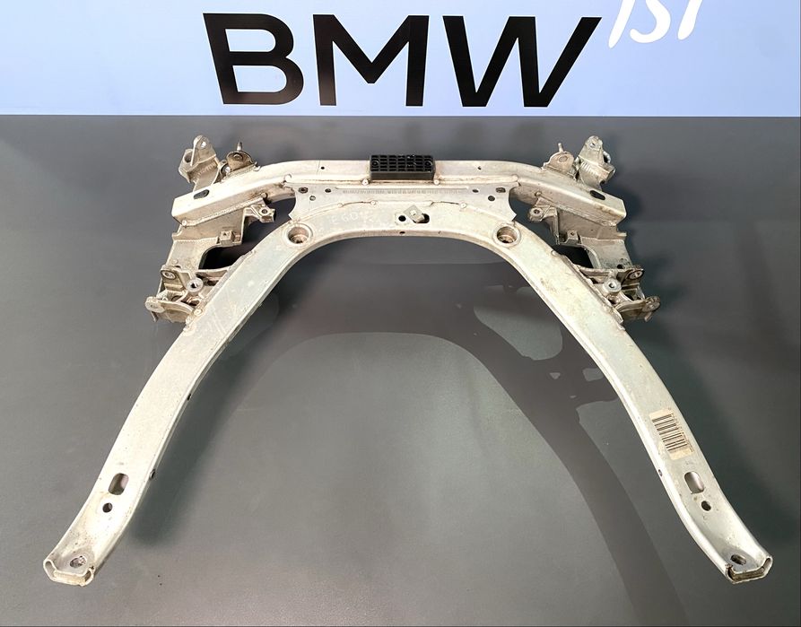 Передній Підрамнник BMW E60 E61 Подрамник БМВ Е60 Е61 Передня Балка