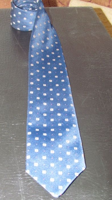 Elegancki Krawat jakich mało marki Marquis de Bourbon z Francji nr 18