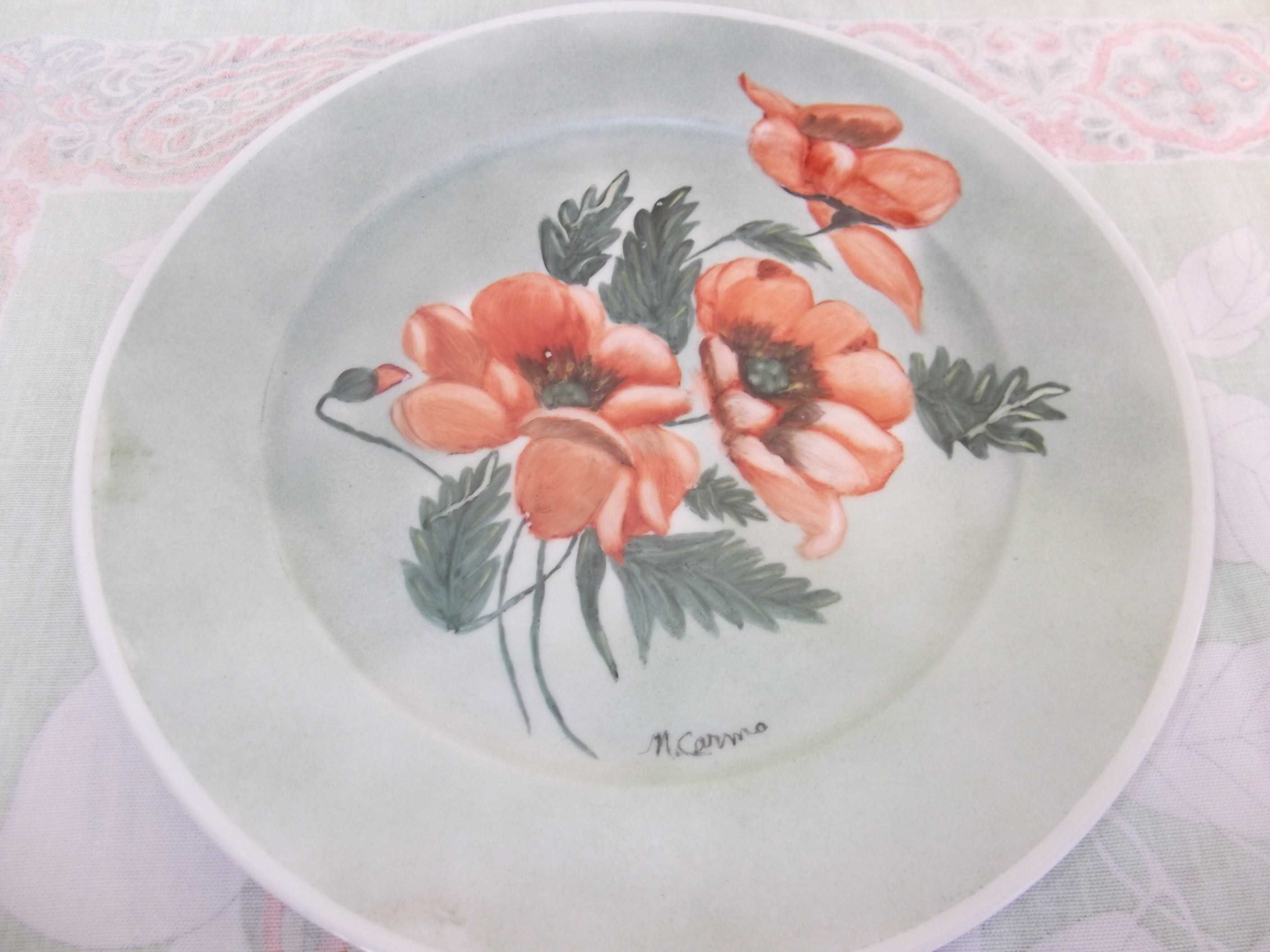 Pratos redondos porcelana flores/Round porcelain plates with flowers