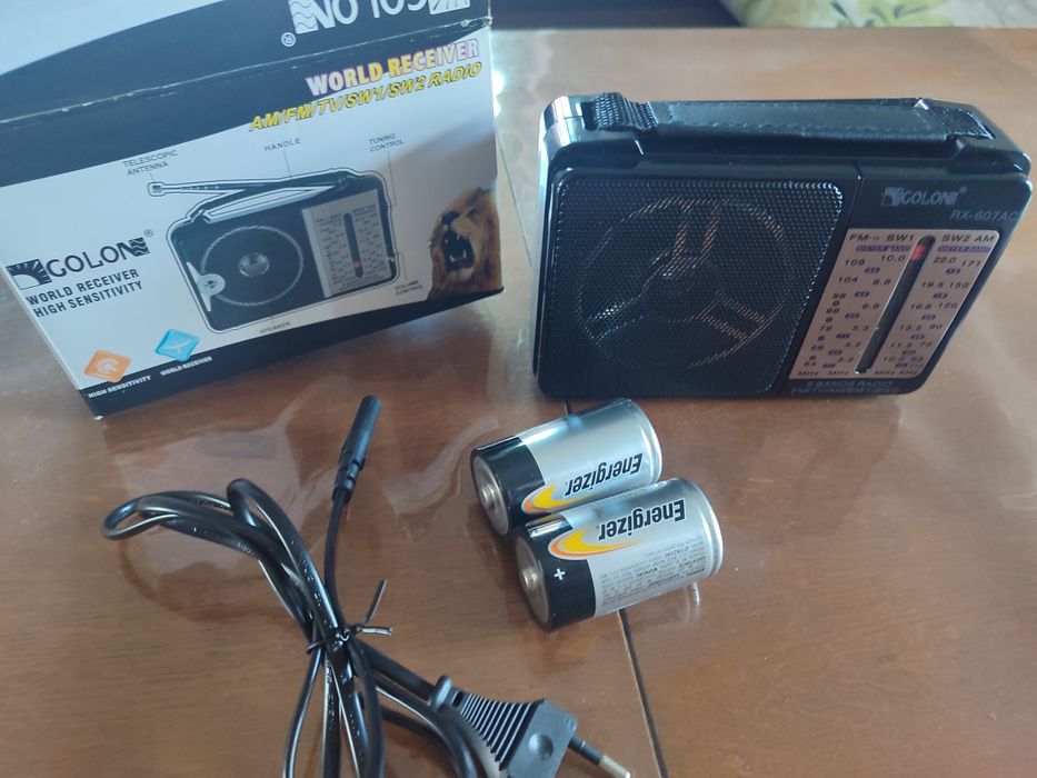 Радіо на батарейках і в розетку.