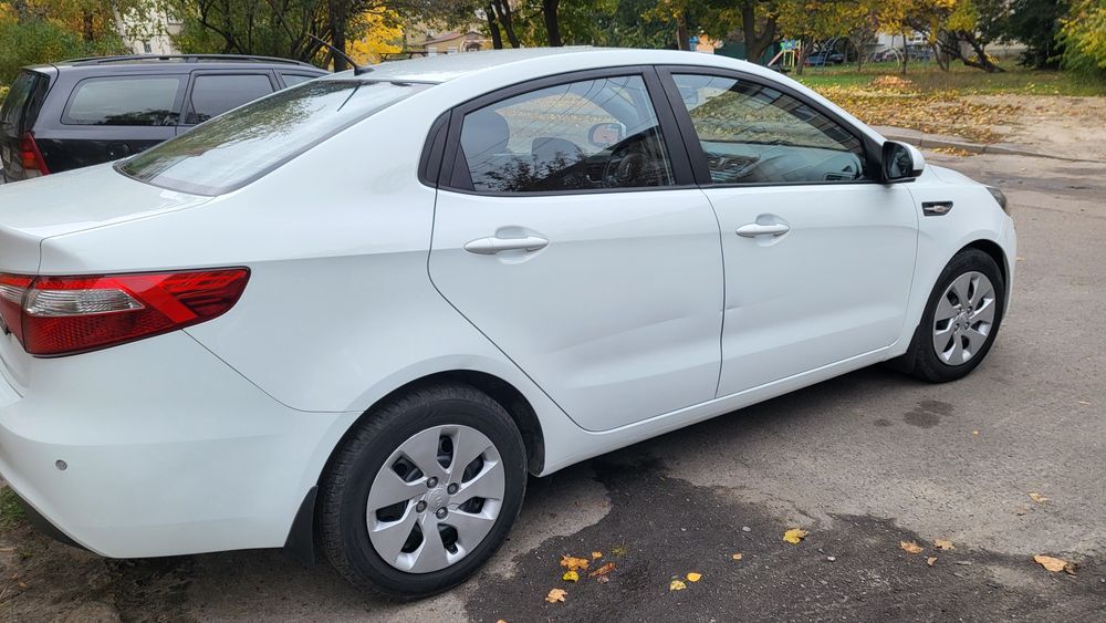 Kia Rio автомат 1,4 бензин
