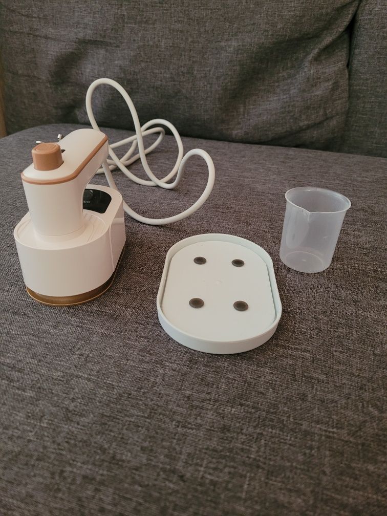 Elektryczne mini żelazko parowe