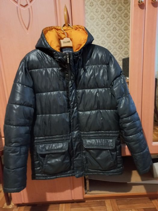 Продам куртку зимнюю мужскую.