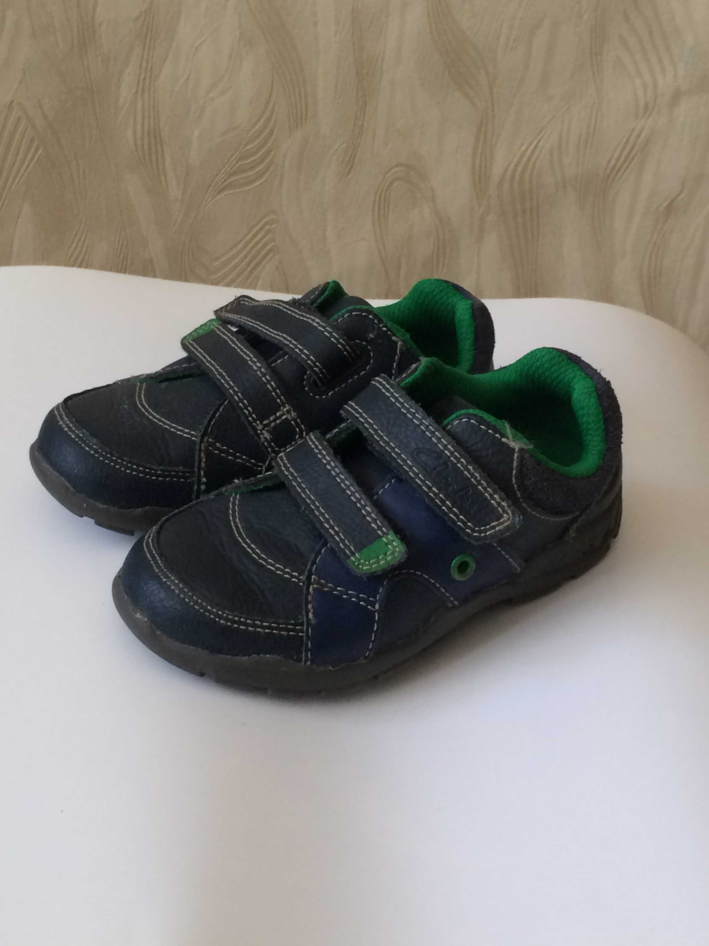 Кожаные кроссовки на липучках Clarks , 15см по стельке