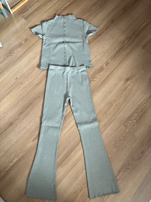 Komplet z szerokimi nogawkami