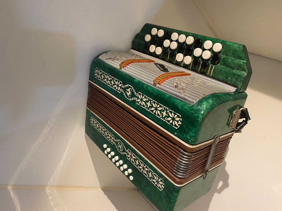 Acordeão Russo Antigo