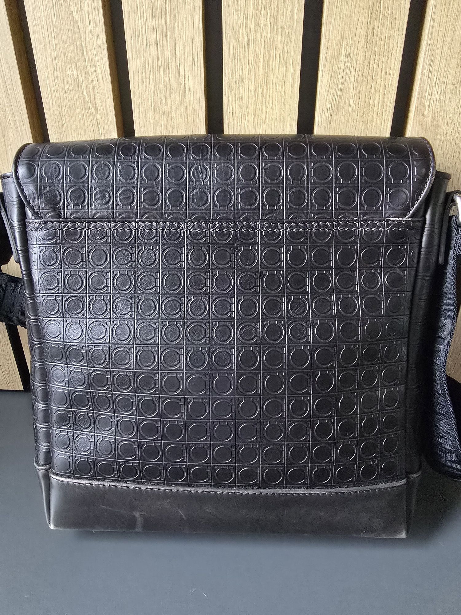 Продається чоловіча сумка  Salvatore Ferragamo