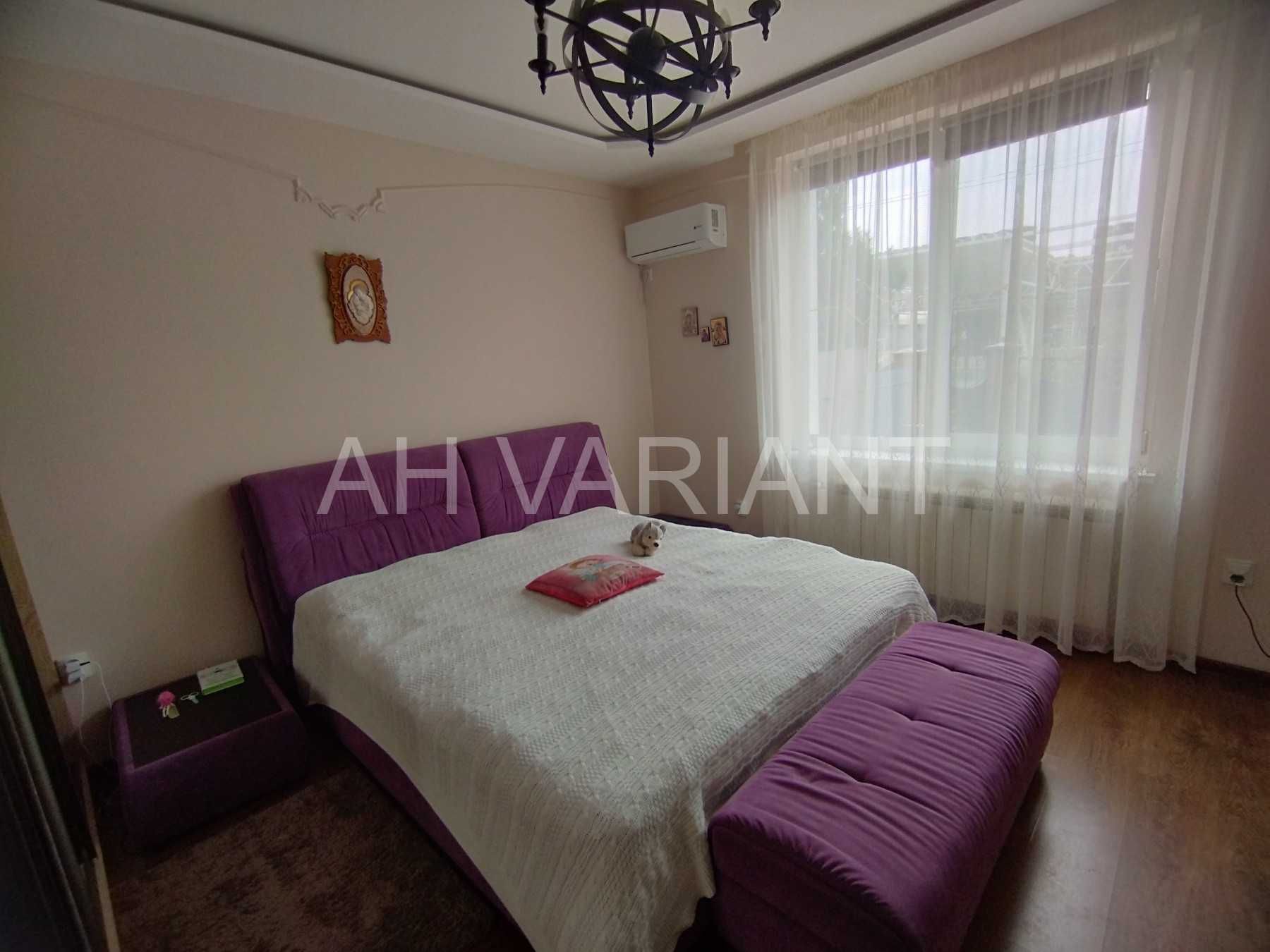 Продається сучасний будинок в м. Ужгород, вул. О. Блистіва
Код: 9135