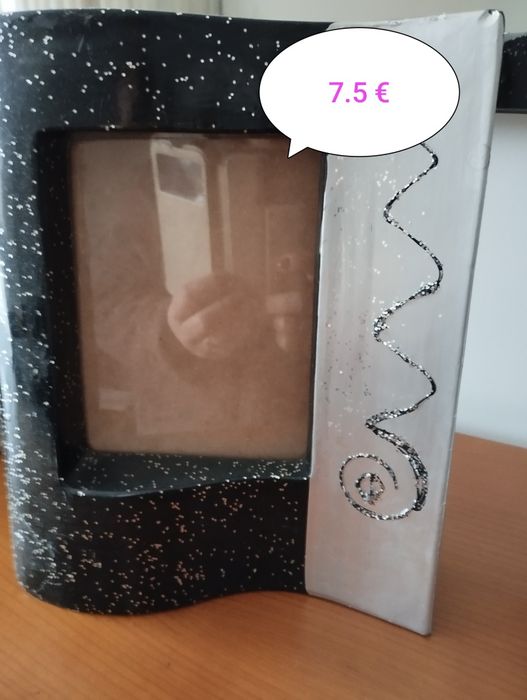 Quadro bordado e porta retratos