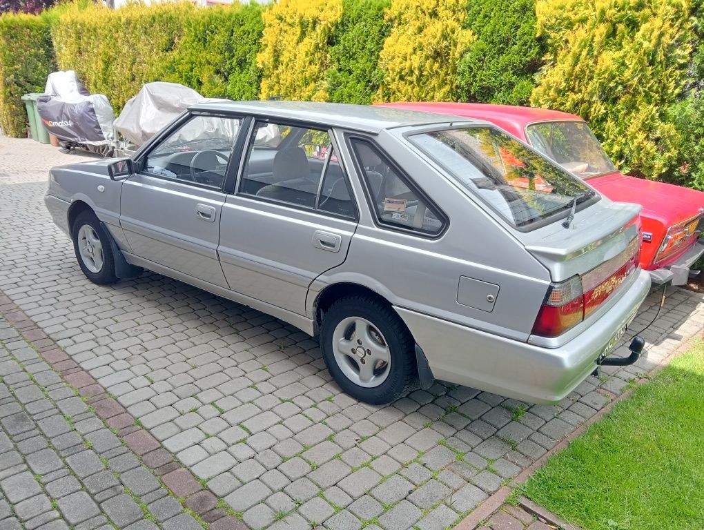 Polonez  Caro   1 wlasciciel  wspomaganie  HAK  czarne blachy !